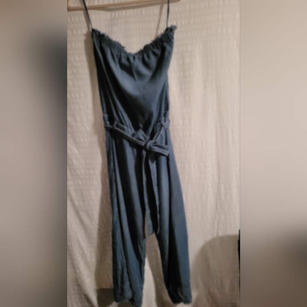 Cloth & Stone strapless crop wide leg romper jumpsuit.  Denim. Size Small